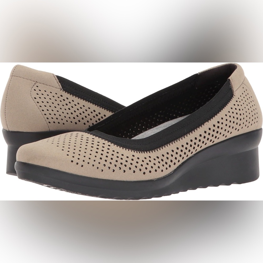 Clark’s Women's Caddell trail Beige Slip-On platform Shoes 9.5M